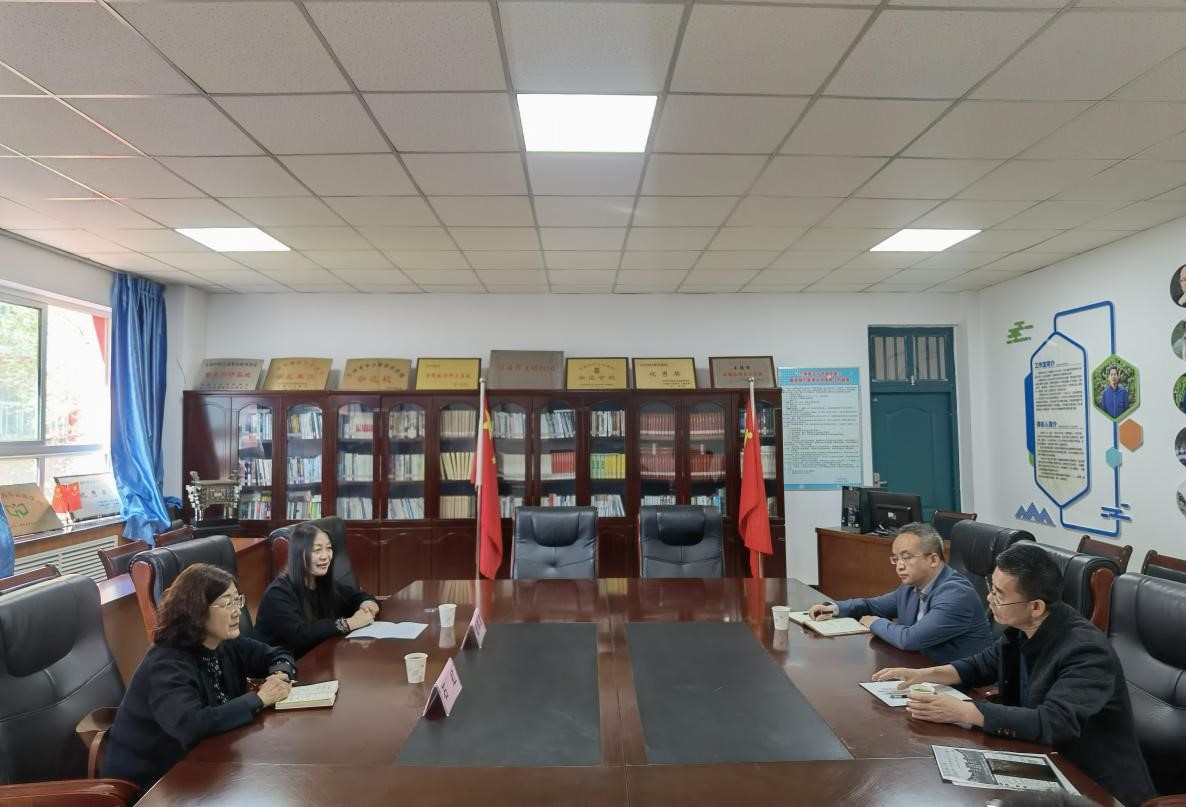 石虹带队在兰州西北中学开展教育实习检查暨访企拓岗行动